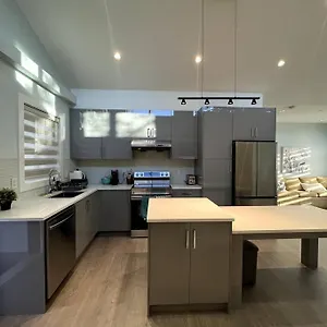  Holiday home Entire Brand New 3 Bed 2 Bath Canada