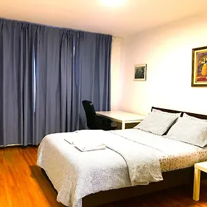 Big Private Midmontreal Next To Station Metro - Parking Free Séjour chez l'habitant